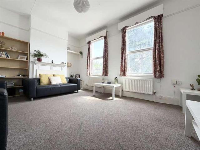 Flat for sale in Norbiton, Greater London