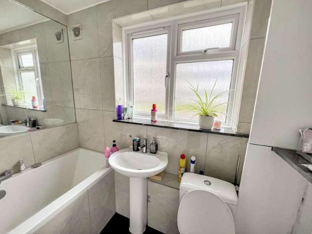 Flat for sale in London Borough of Croydon, Greater London