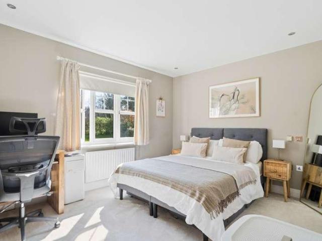 Flat for sale in Bray Wick, Maidenhead