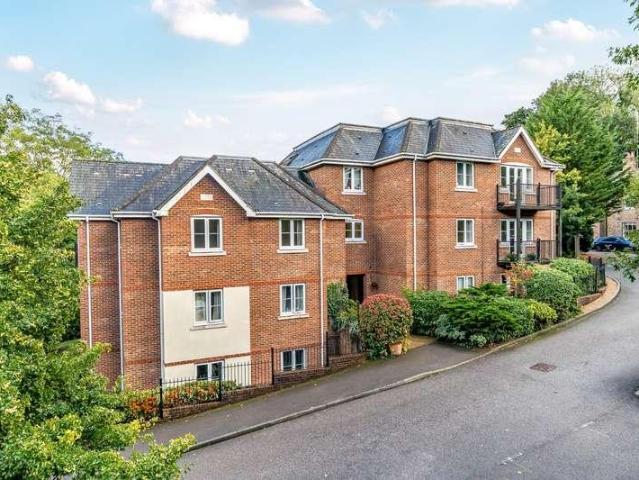 Flat for sale in Binscombe, Fole