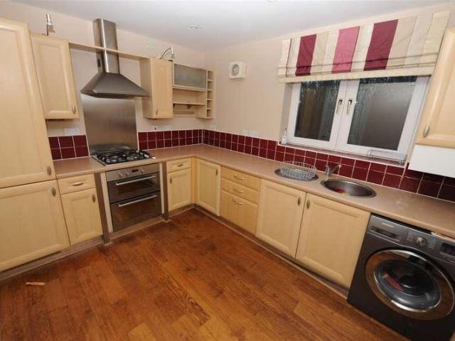 Flat for sale in Wrose, West Yorkshire