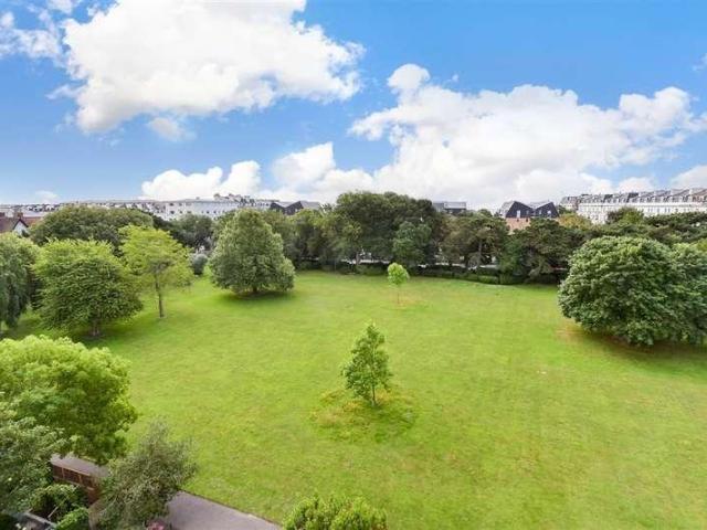Flat for sale in Folkestone