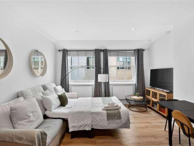 Flat for sale in Holborn, Greater London