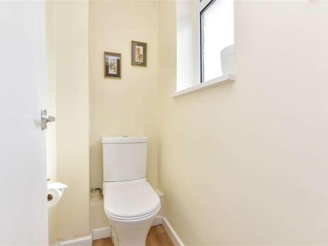 Flat for sale in Red Hill, Surrey