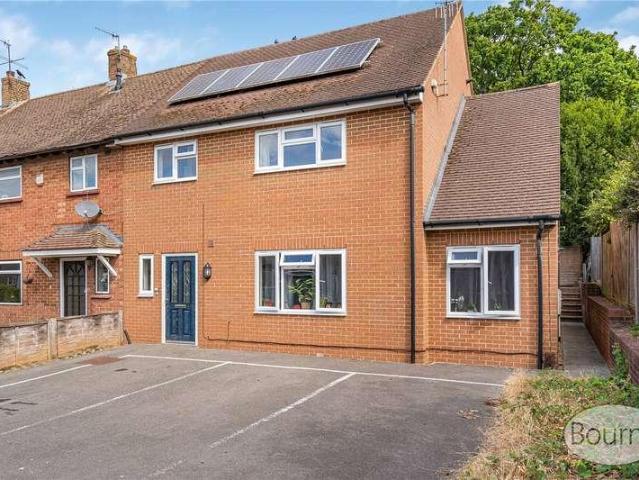 Flat for sale in Westborough, Surrey
