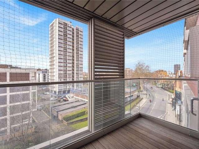 Flat for sale in Hoxton, Greater London