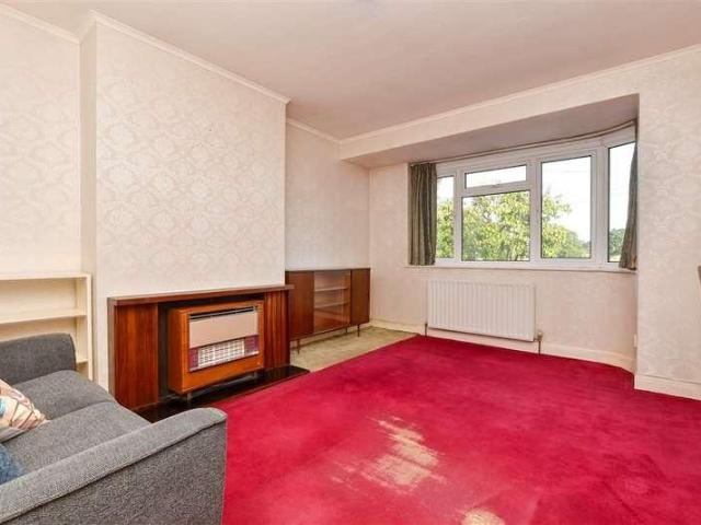 Flat for sale in London Borough of Croydon, Shirley