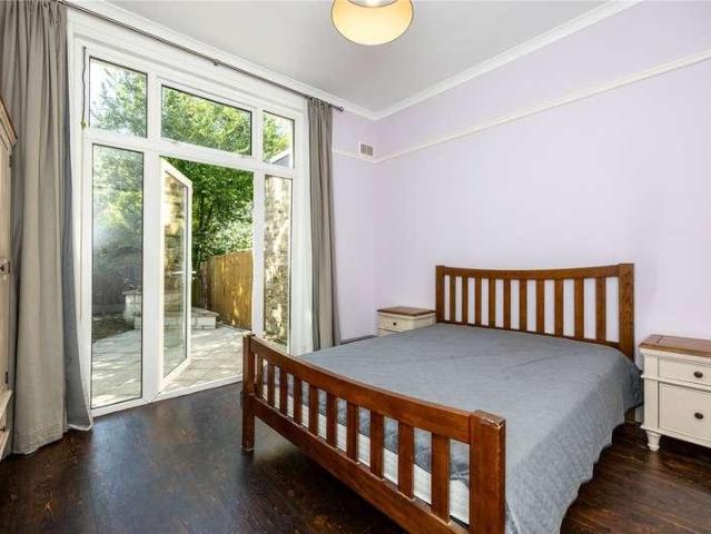 Flat for sale in London Borough of Croydon, Addiscombe
