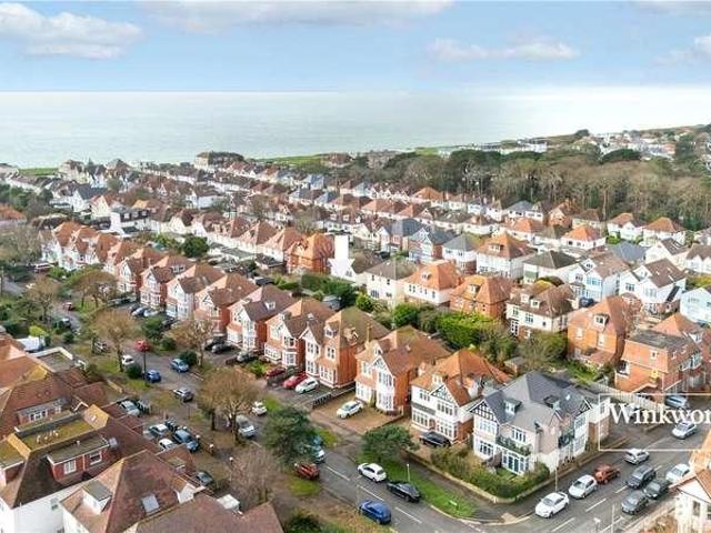 Flat for sale in Pokesdown, Bournemouth