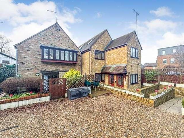 Flat for sale in Roundwood, Five Acres