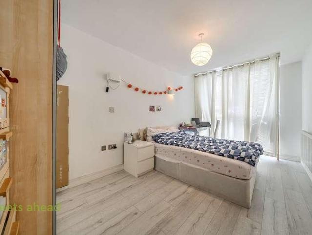 Flat for sale in London Borough of Croydon, Greater London
