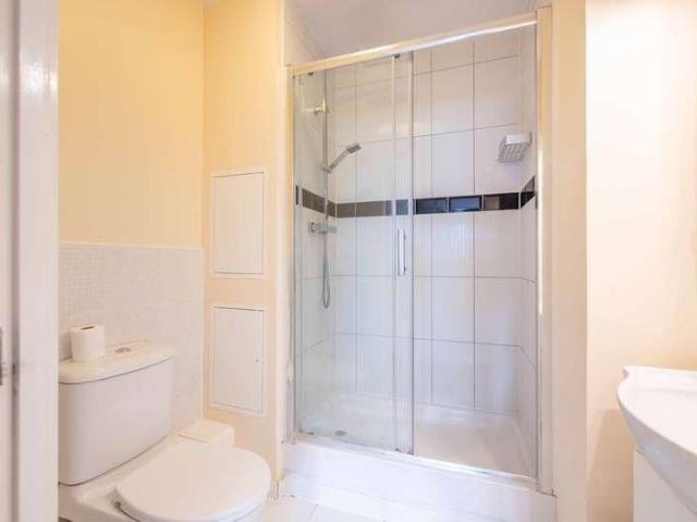 Flat for sale in Slough