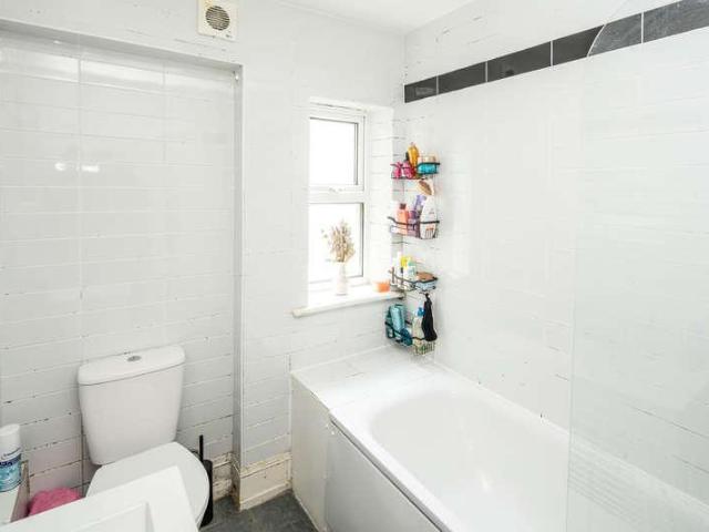 Flat for sale in Camberwell, Greater London
