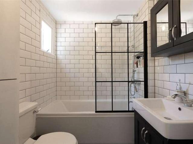 Flat for sale in East Dulwich, Greater London