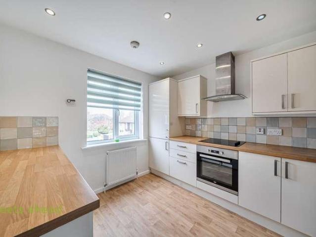 Flat for sale in London Borough of Croydon, Addiscombe
