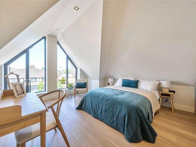 Flat for sale in London Borough of Ealing, Greater London