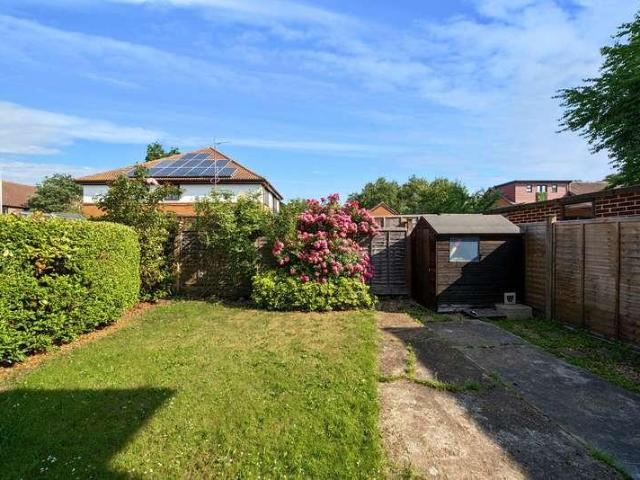 Flat for sale in Kingston Upon Thames, Royal Borough of Kingston upon Thames