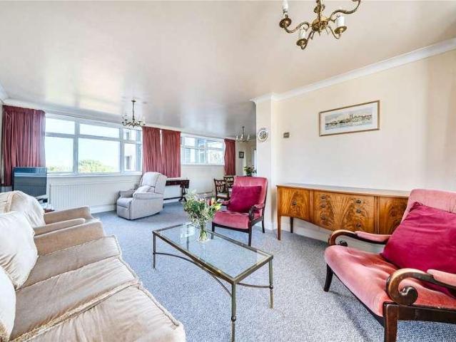Flat for sale in London Borough of Ealing, Greater London