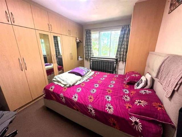 Flat for sale in London Borough of Hounslow, Greater London