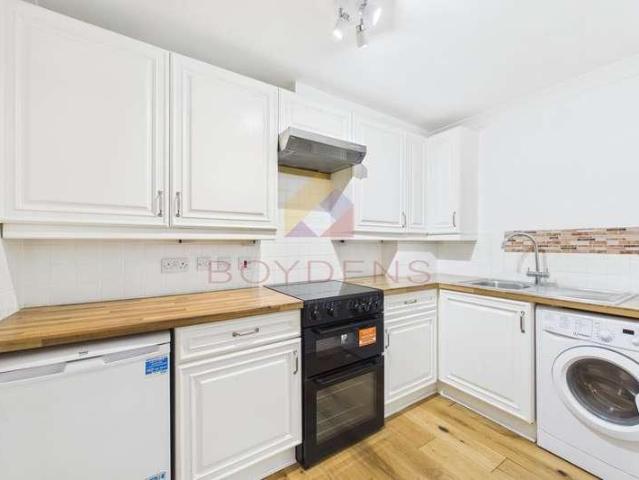 Flat for sale in Fordham Heath, Essex