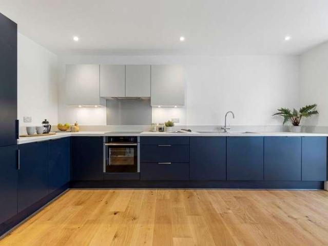 Flat for sale in Fishersgate, West Sussex