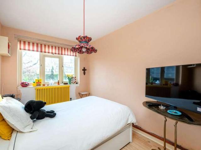 Flat for sale in North Kensington, Greater London