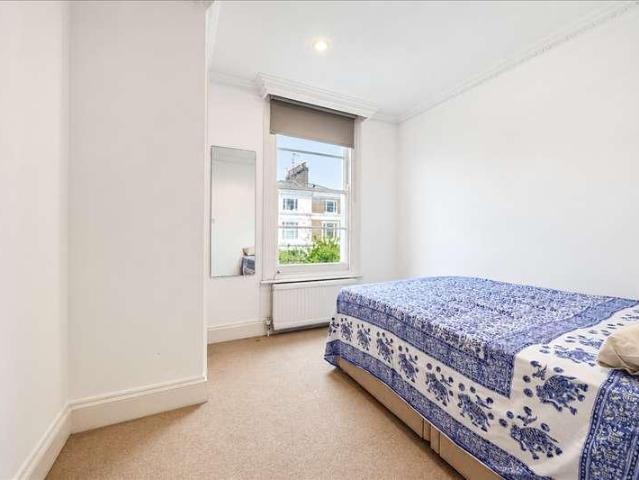 Flat for sale in Shepherd's Bush, Greater London