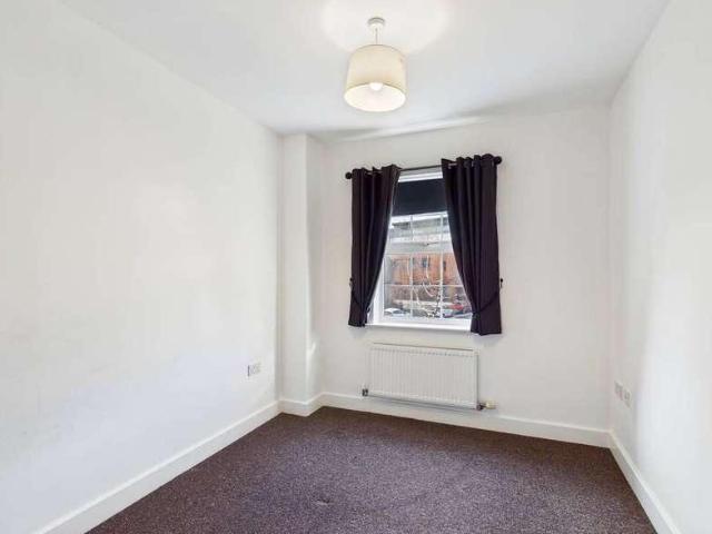 Flat for sale in Pontefract, West Yorkshire