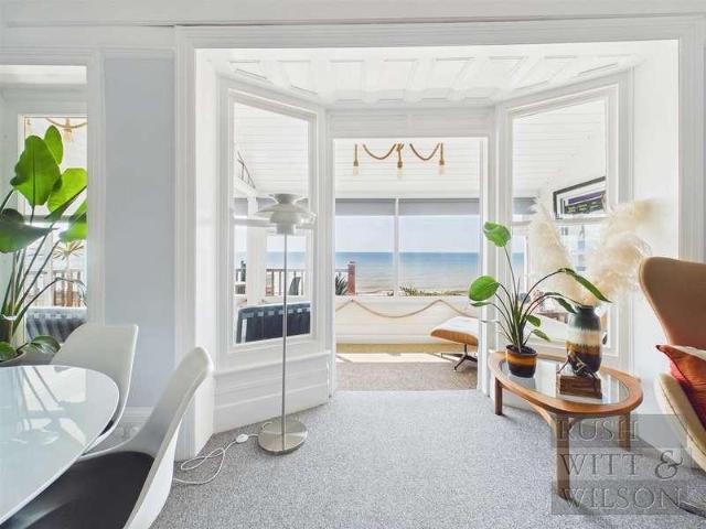 Flat for sale in Central, Heathlands