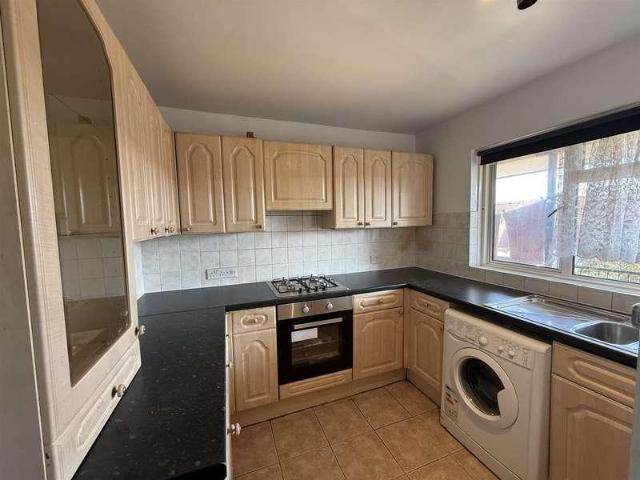 Flat for sale in Hayes, Greater London