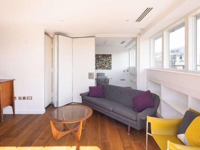 Flat for sale in Islington, Greater London