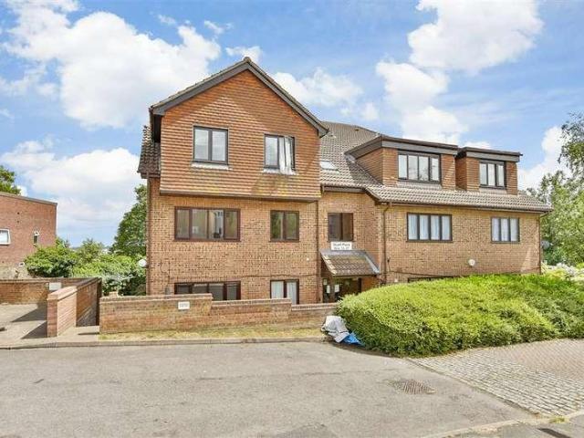 Flat for sale in Strood