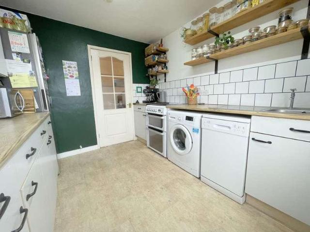 Flat for sale in Brightlingsea, Dale Hill