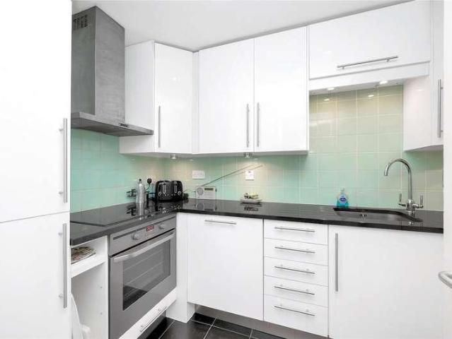Flat for sale in Ratcliffe, Shadwell