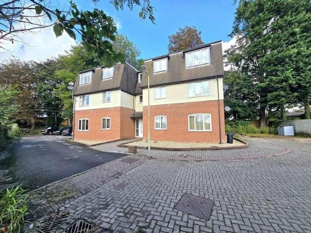 Flat for sale in Bridgend, Wales