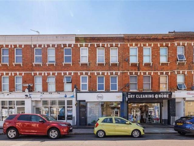 Flat for sale in Fulham, Greater London