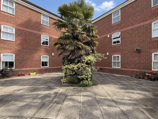 Flat for sale in Burnage, Manchester