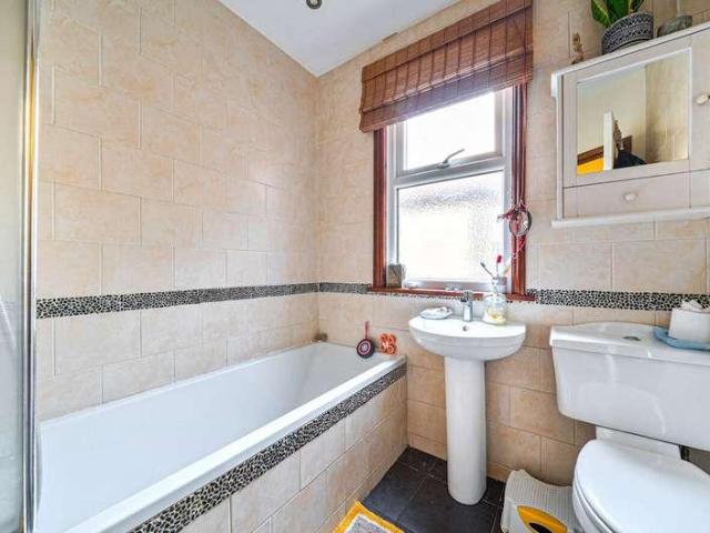 Flat for sale in Southend City Centre Neighbourhood, Alton Barnes