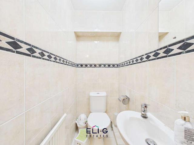Flat for sale in Hendon, Greater London