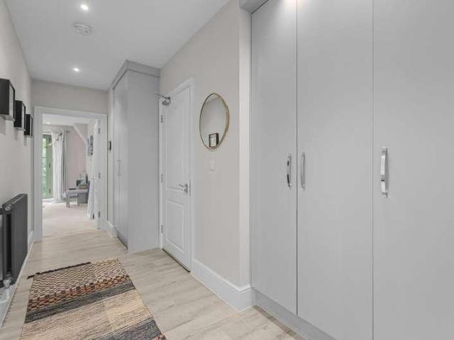 Flat for sale in Fole, Surrey