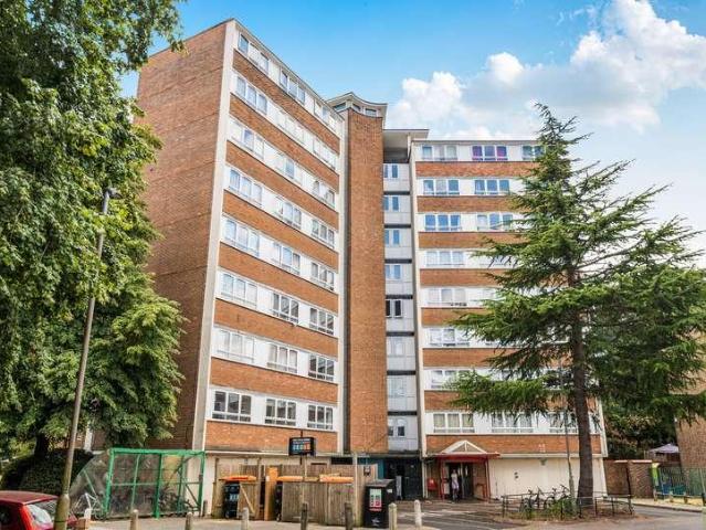 Flat for sale in Southfields, Greater London