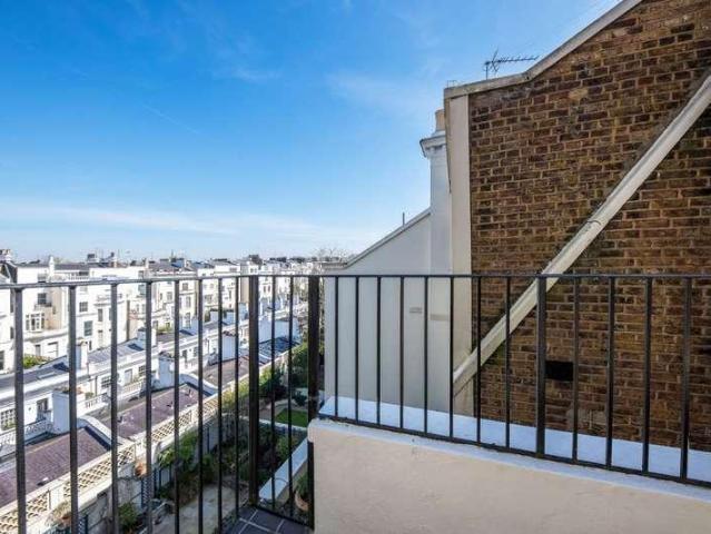 Flat for sale in Royal Borough of Kensington and Chelsea, Greater London