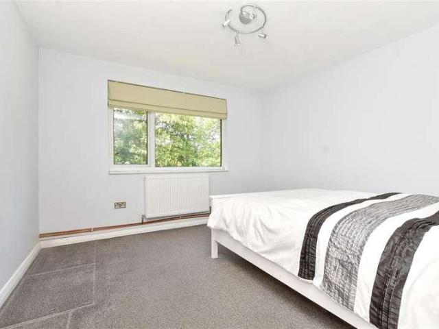 Flat for sale in Purley, Purley