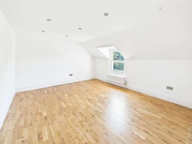 Flat for sale in Herne Hill, Greater London