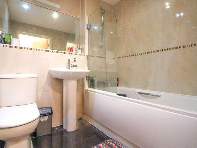 Flat for sale in Croydon, Addiscombe