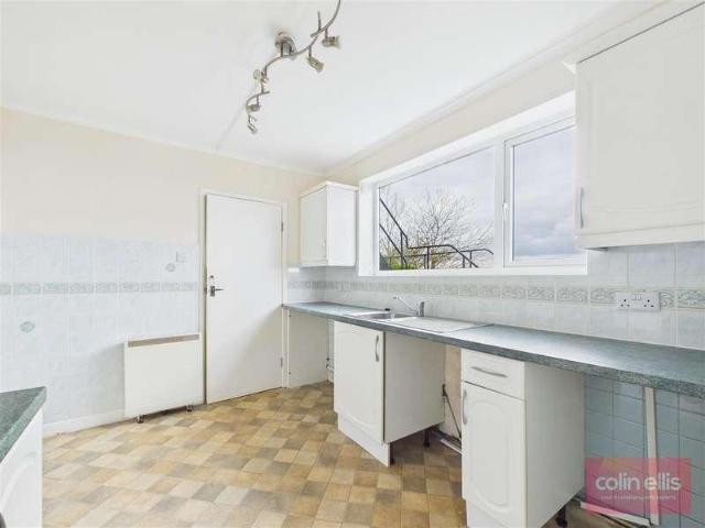 Flat for sale in South Cliff, Kepwick