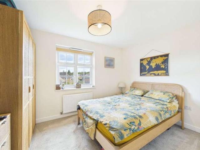Flat for sale in Finchampstead