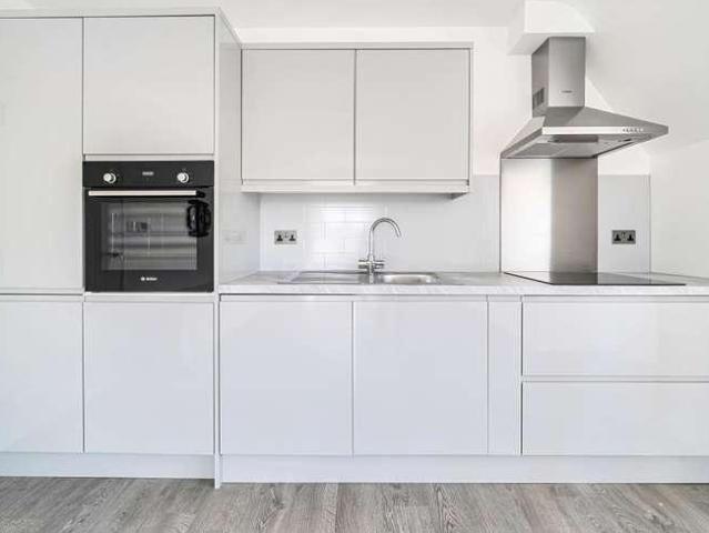 Flat for sale in Cranbourne, Winkfield