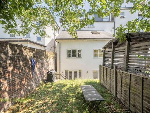 Flat for sale in London Borough of Croydon, Greater London