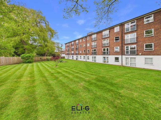 Flat for sale in Hendon, Greater London